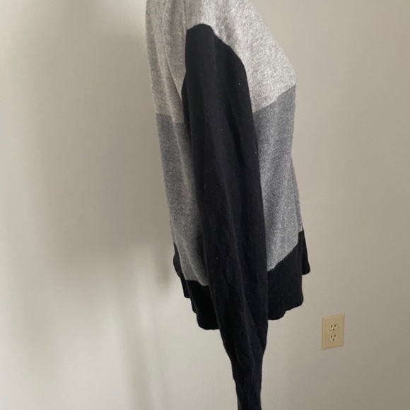XL 100% CASHMERE Sweater Apt 9 gray and black... - Picture 5 of 6